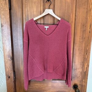 Women's V-Neck Ribbed Sweater - Rose